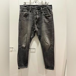 Men’s Levis 512 in gray